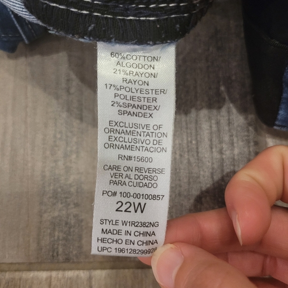 Democracy “AB”Solution Jeans Size 22W High Rise Cropped Itty Bitty Flare Cuffed - Picture 9 of 13